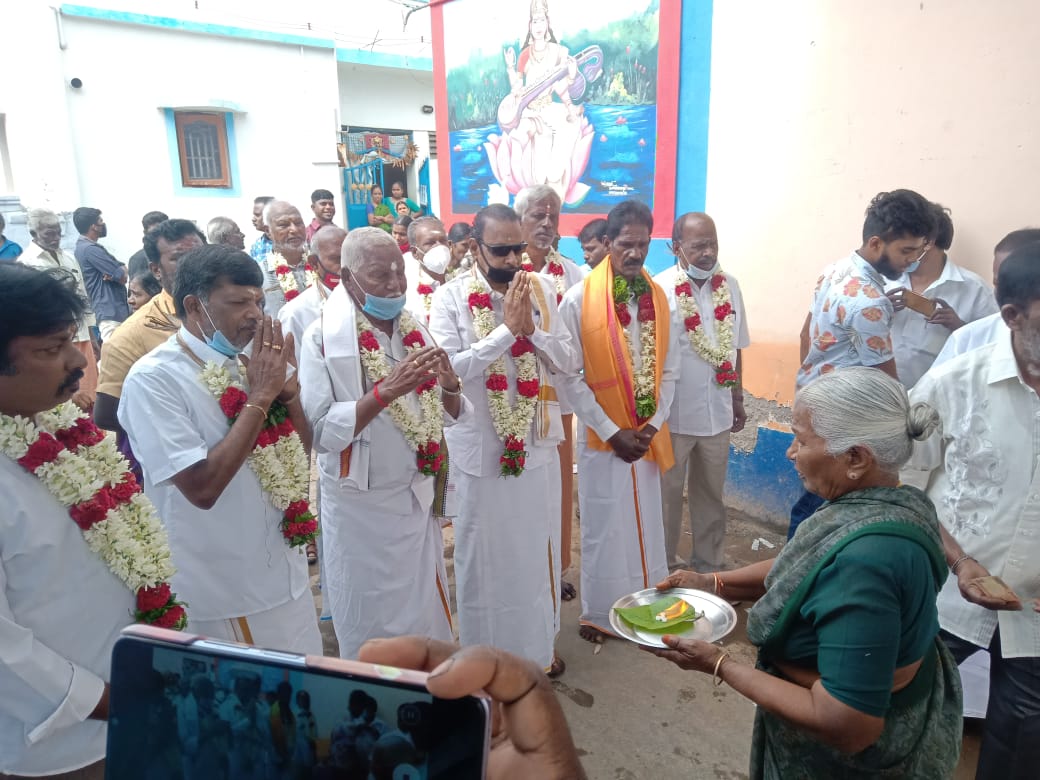 என் சமூகத்திற்கென்று
தனி மதிப்பும்
மரியாதையும்..காலம்காலமாக
உண்டு..
<a href="/ArunpandianA4/">Er.Arunpandian Kudumbanaar</a>