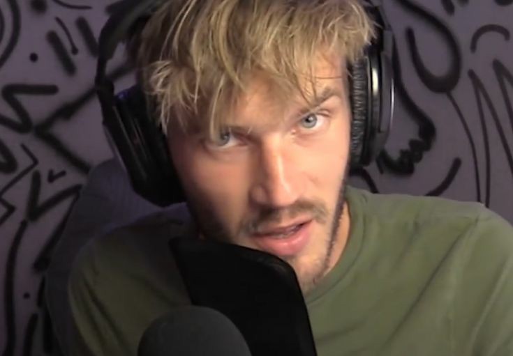 Pewdiepie as colors a thread: