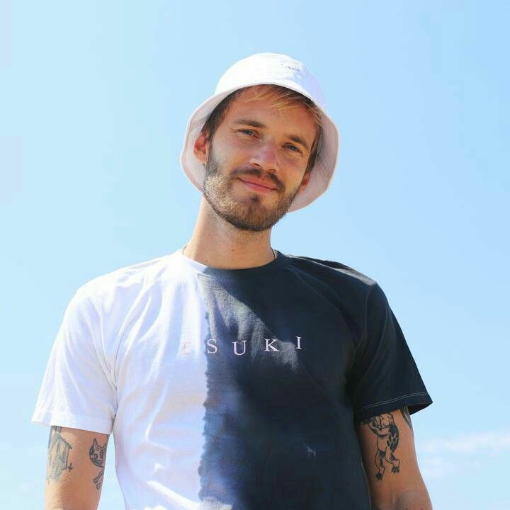 Pewdiepie as colors a thread: