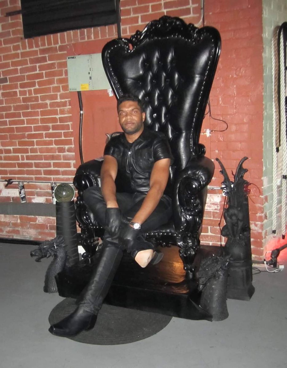 FrankKolt's tweet photo. black #leatherking https://t.co/lUk4F8utf5