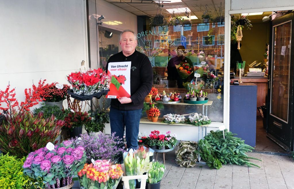 In deze rare tijd van social distancing en 1,5e meter afstand, zijn er gelukkig ook 'n hoop fijne en hartverwarmende initiatieven in #Utrecht ontstaan. #OntdekUtrecht zet ze op een rij: buff.ly/3lt0NIn #UtrechtVerbindt #SteunDeKeukens #SupportYourLocalsNL <a href="/GemeenteUtrecht/">Gemeente Utrecht</a>