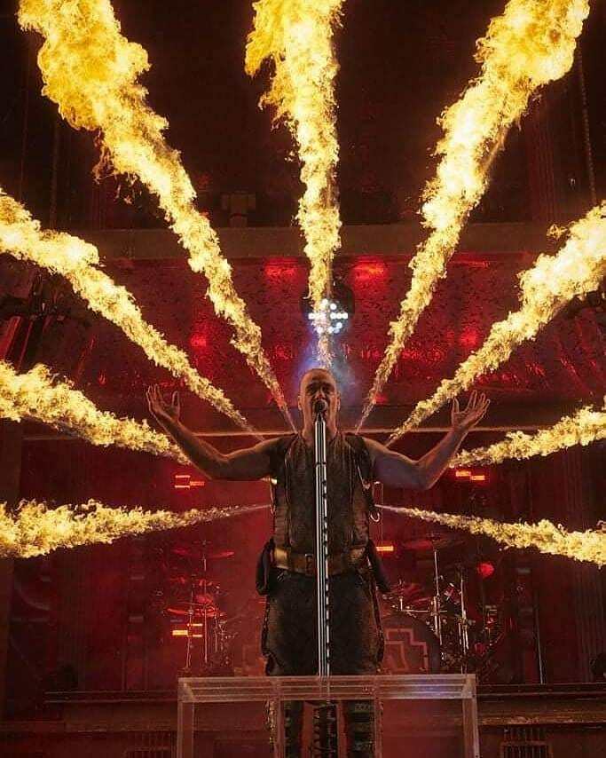 Rammstein_Fr's tweet photo. 🇬🇧 Happy Birthday @till_lindemann_official!
🇨🇵 Joyeux anniversaire @till_lindemann_official !
#rammstein #till #lindemann #tilllindemann #tillgasm #rammsteinfrance #singer #micro #rammsteinsong #fire #stadiumtour #firebag #birthday #geburtstag #german #g… https://t.co/7eOtQ9azKc https://t.co/GHgfUQQvOn