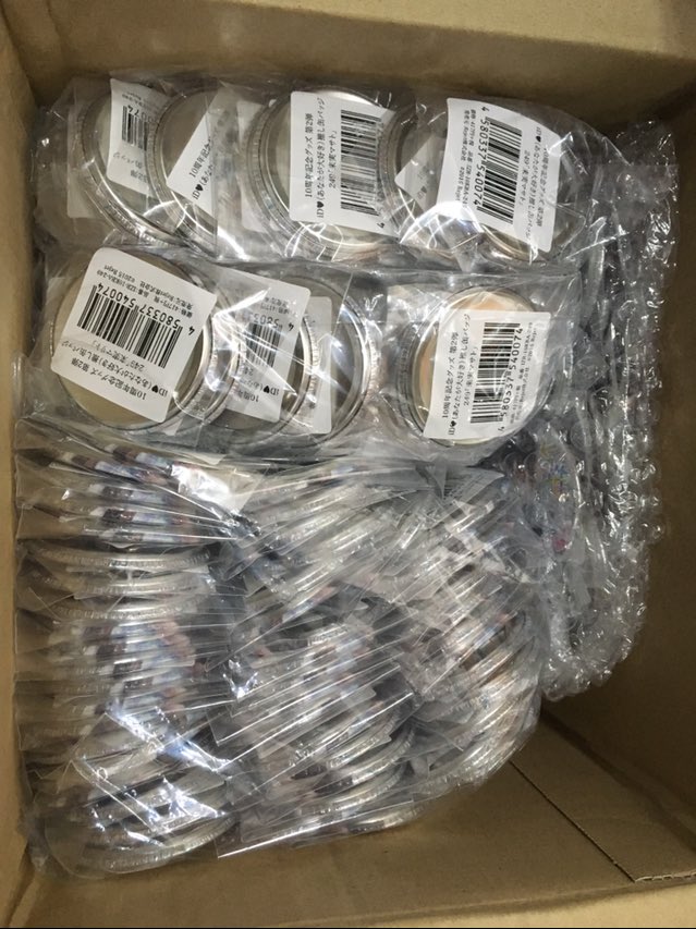 ゆん こちらがrejetから送られてきた プチプチなし最小サイズ箱の10万円分の缶バッジです ご査収ください 箱も潰れて穴開きかけてた さよならリジェット 推しの誕生日翌日に発送すな ゆん こちらがrejetから送られてきた プチプチなし最小サイズ箱の10万円分の缶バッジです ご査収ください 箱も潰れて穴開きかけてた さよならリジェット 推しの誕生日翌日に発送すな