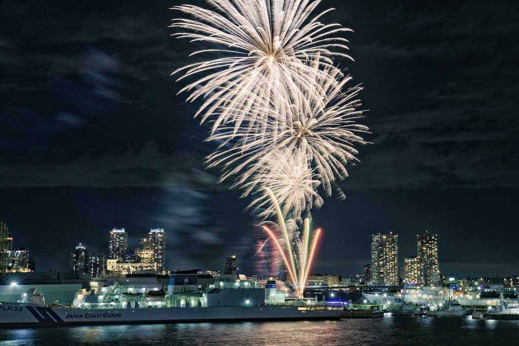 桜 横浜のサプライズ花火 偶然お目にかかり 急いで撮りました 横浜 横浜港大さん橋国際客船ターミナル 大さん橋 花火 サプライズ花火 写真好きな人と繋がりたい T Co Eiipqdz1ww Twitter