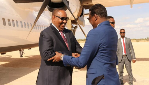 shaluco's tweet photo. Madaxweynaha Dowladda Puntland Mudane @SaidAbdullahiDe wuxuu ku sagootiyey Garoonka diyaaradaha ee Garoowe, Madaxweynaha Galmudug Mudane @MrQoorqoor oo Garowe kaga qeybgalay Madasha @HIPSINSTITUTE
#Puntland #Somalia
#SomaliForum2020
#AFI2020 https://t.co/wYQNHQgb4A