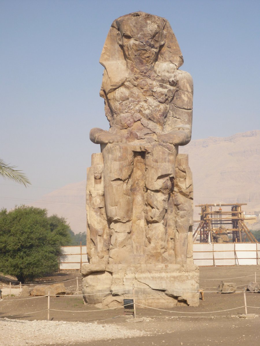 ManonYSchutz's tweet photo. "I like big statues and I cannot lie..." Pharaoh Amenhotep III definitely liked big and impressive statues. On top, we have the so-called Memnon colossi in front of his mortuary (or memorial) temple in #Luxor, #Egypt. The pictures below show one of the two baboons in #Ashmunein. https://t.co/7mHOUxAuqz
