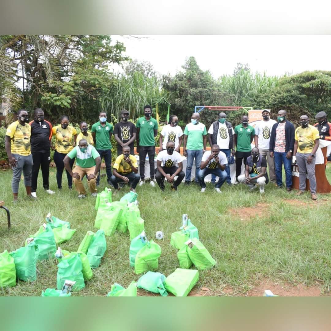 bwabkenya's tweet image. 7 months ago, @Kulundeng_ and Kenya Premier League reigning champions @FCGorMahia paid a courtesy call to FIKISHA, where they showed love by supporting several families within Kawangware with food stuffs, detergents and facemask. 

#memoriesof2020 #loveyourcity  #lovegenerously