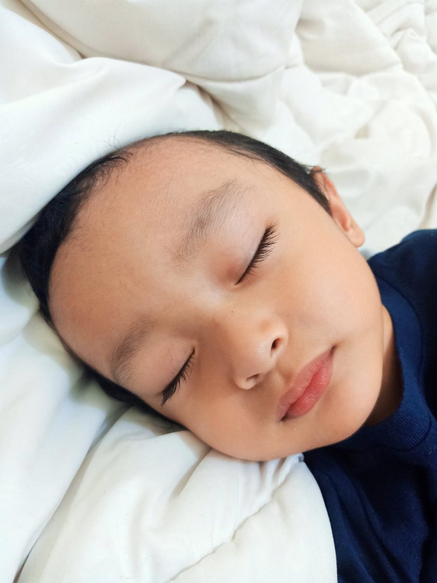 Diemnya cuma kalo lagi bobo ajah. Tapi kalo bobonya kelamaan juga bikin kangen ❤️