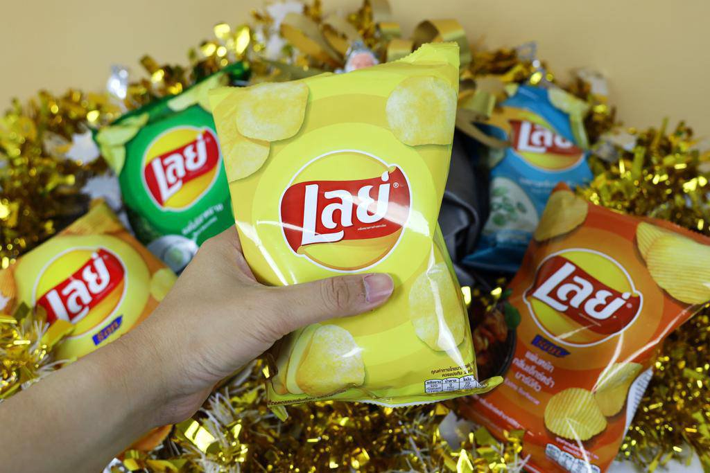 จะฉลอง ปีใหม่ จัด Party 🎊 ไม่ว่าเล็กหรือใหญ่ ก็ต้องมีเลย์ไว้ขบเคี้ยวใช่ไหมล่ะ  รู้หรือเปล่าว่าตอนนี้เลย์เขา Design แพ็คเกจใหม่แล้วนะ แต่ความอร่อยยังเหมือนเดิม
 
จำหน่ายแล้ววันนี้ที่ ร้านค้าชั้นนำทั่วไป  
🥔สาวกเลย์ห้ามพลาดเด็ดขาด🥔
#มีเลย์มีเฮกว่าเดิม