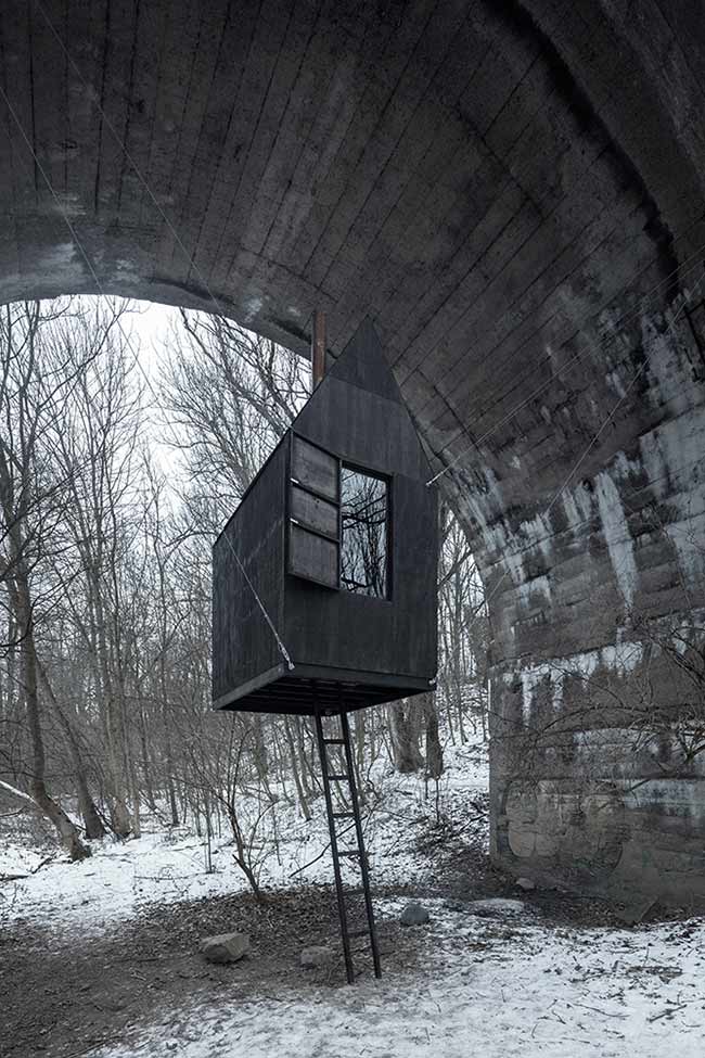 diconexiones's tweet photo. Casa Negra Voladora: una pequeña cabina suspendida bajo un puente
-
«Con algo de nostalgia -puede ser -de la ‘casa en el árbol’ y conectado con las ideas del bajo consumo de recursos, aparecen por estos ejercicios para habitar».

https://t.co/0K6lhpQDsc https://t.co/KAFjzVT5Uc