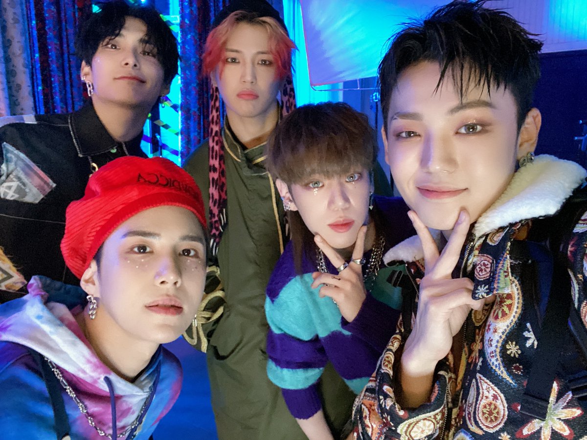 official_ACE7's tweet photo. [#ACE_DATA]

𝐀.𝐯𝐞𝐫(어��) vs 𝐁.𝐯𝐞𝐫(오늘)
초이들의 선택은?!

#ACE #에이스 
#ACE_Collaboration
#2021forChoice #🌟 https://t.co/8IRL9f10RE
