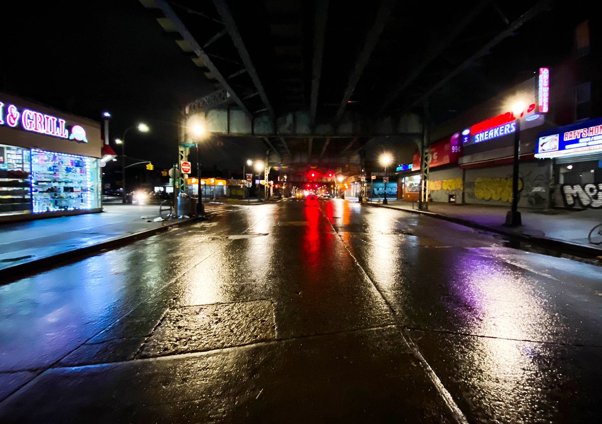 thorstenroth212's tweet photo. #430am #MondayMorning
#RunningToDumbo #WO #workout @gleasonsgym
.
#Fighters #boxing #sparring #fitness @adidas @adidasrunning @adidasoriginals @gleasonsgym #Dumbo #Brooklyn
.
#NYstateofmind @thorstenroth212 @studios594 #NYC https://t.co/TydxOLhtZZ