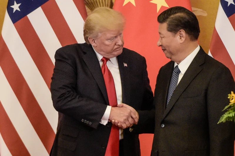 China 7 April 2017 Mara lago First time meeting with Xi Jing, trump publicly said “we are going to have a great friendship, I know it” they shook hands to seal the deal. Who has control of the handshake?