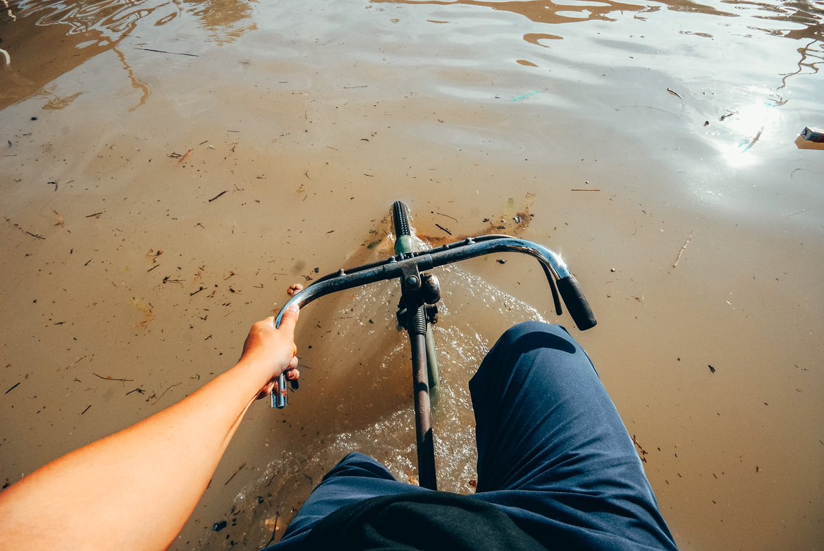 10. Banyak penyakit kulit & cirit birit berlaku kat mangsa selama berminggu-minggu.Cukuplah setakat ini.Semoga semua tempat yang dilanda banjir di seluruh negara segera pulih.Ujian banjir ini seksanya hanya yg pernah alami faham. Emosi, fizikal dan kewangan akan terjejas.