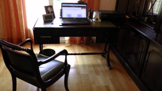 Bazarok_fr's tweet photo. Beau bureau à vendre: https://t.co/x07583E8Gb https://t.co/TNEq5gbbQs