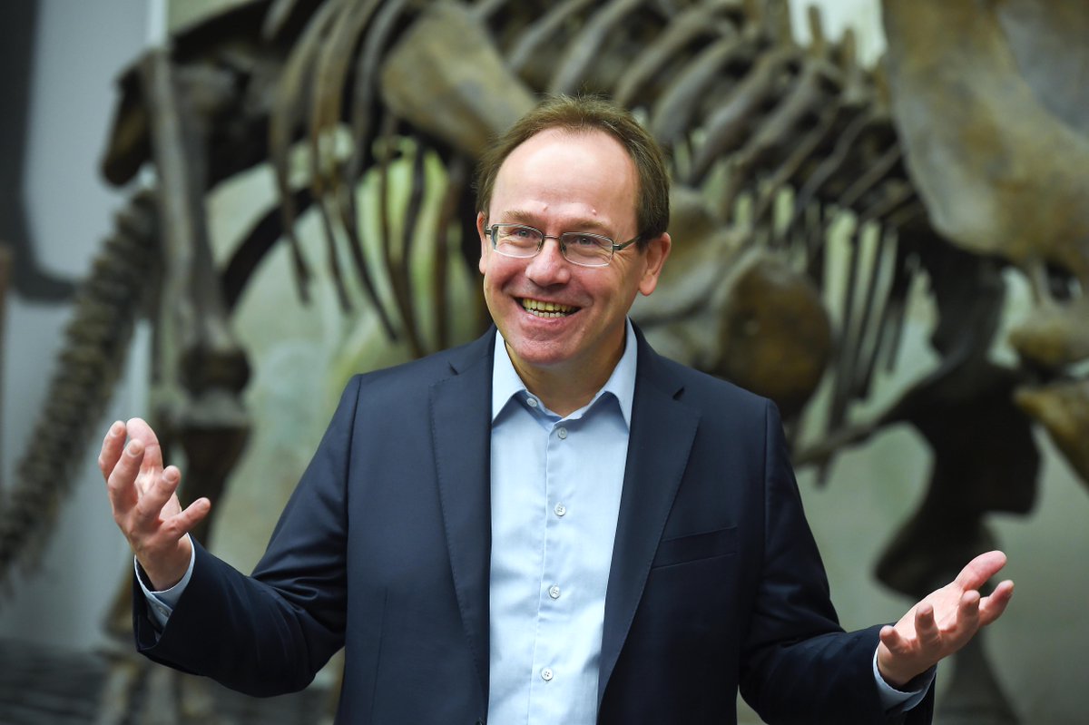 Senckenberg's tweet photo. 🆕Neues Jahr – neuer Generaldirektor! Wir begrüßen @KlementTockner herzlichst an seinem neuen Arbeitsplatz und wünschen ihm einen guten Start! 🤩🦖

👉https://t.co/puPpI2E085

#SenckenbergFamilie https://t.co/zNvpGQKZ3S
