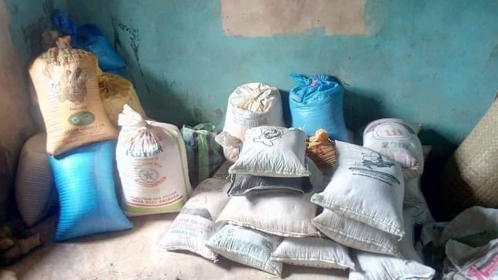AdaBiafra8's tweet photo. This is coming out from 4
 L.G.A that makes up Ebonyi North. Their little contribution to support #ESN so that they will not go hungry while defending us. Other zones are also doing their own too.
Massive thanks to IPOB Ebonyi State and to our leader MNK
#Support_ESN https://t.co/45LGKnrHnc