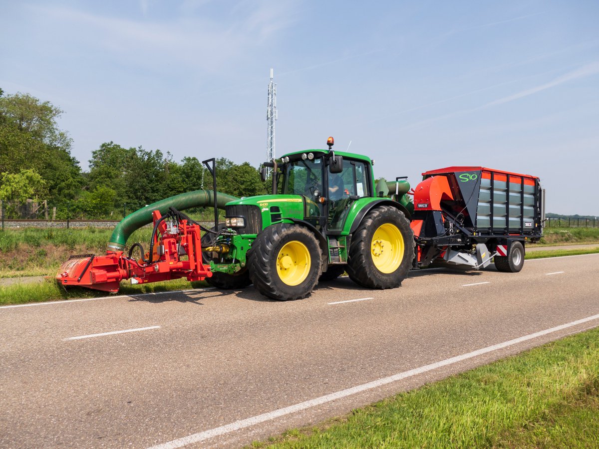 Trilo_equipment's tweet photo. Use your Trilo all year round.
This multipurpose S10 collected leaves in fall and will be used to do verge mowing in spring and summer.
#Multipurpose #Trilo #sline #sweepitall https://t.co/1TAcxTqRcz