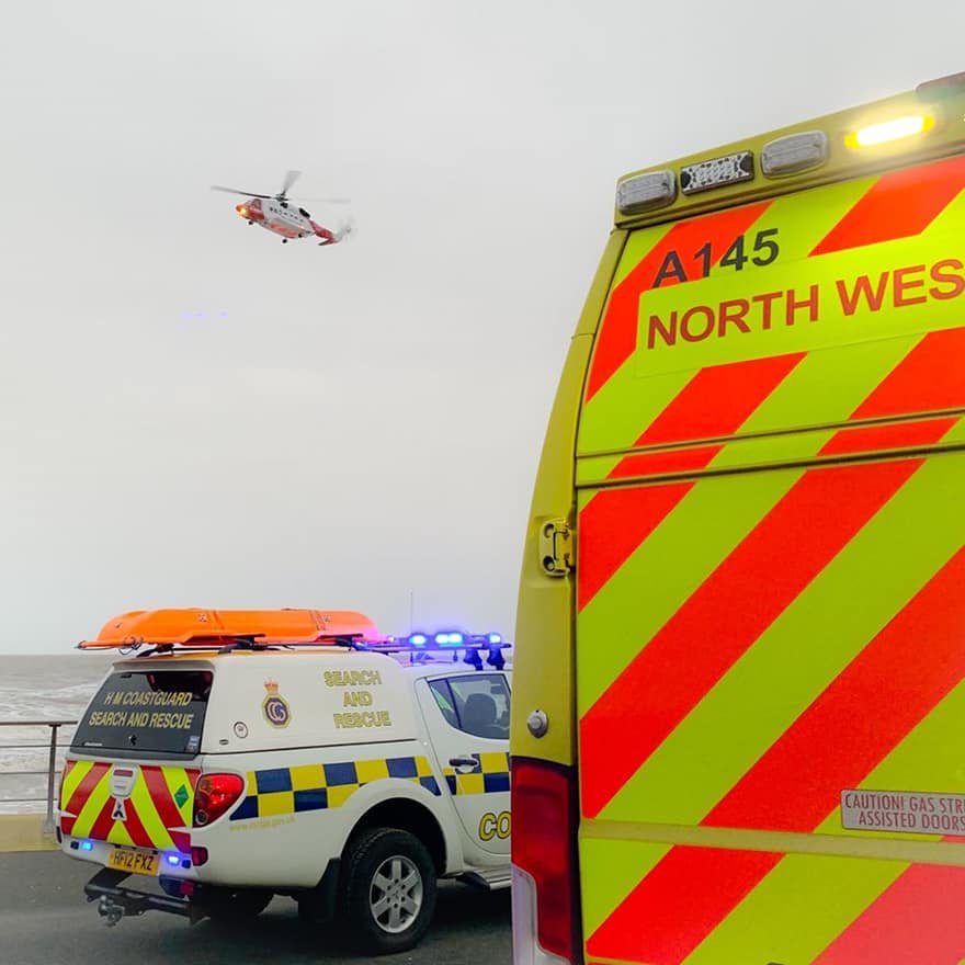 HMCoastguard's tweet image. We've coordinated responses to 4️⃣3️⃣9️⃣ incidents at the coast over the past seven days 🌊

We're #AlwaysOnCall and ready to help but please take extra care this winter and #StaySafe 👍

Emergency? Call 📱 #999Coastguard 🚨

📸 @LythamCG 📸