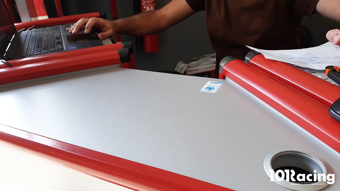 101Racing's tweet photo. Protección @pure_zone y @Cristalam3M 🦠💦 Instalación de la lámina autoadhesiva en PVC totalmente transparente para la protección de superficies de virus y bacterias en #101Racing 🛡️👏

Efectivo film anti-microbiano con tecnología de iones de plata 😷👉 https://t.co/cFbLKrlsZO https://t.co/LpIS40H7QI