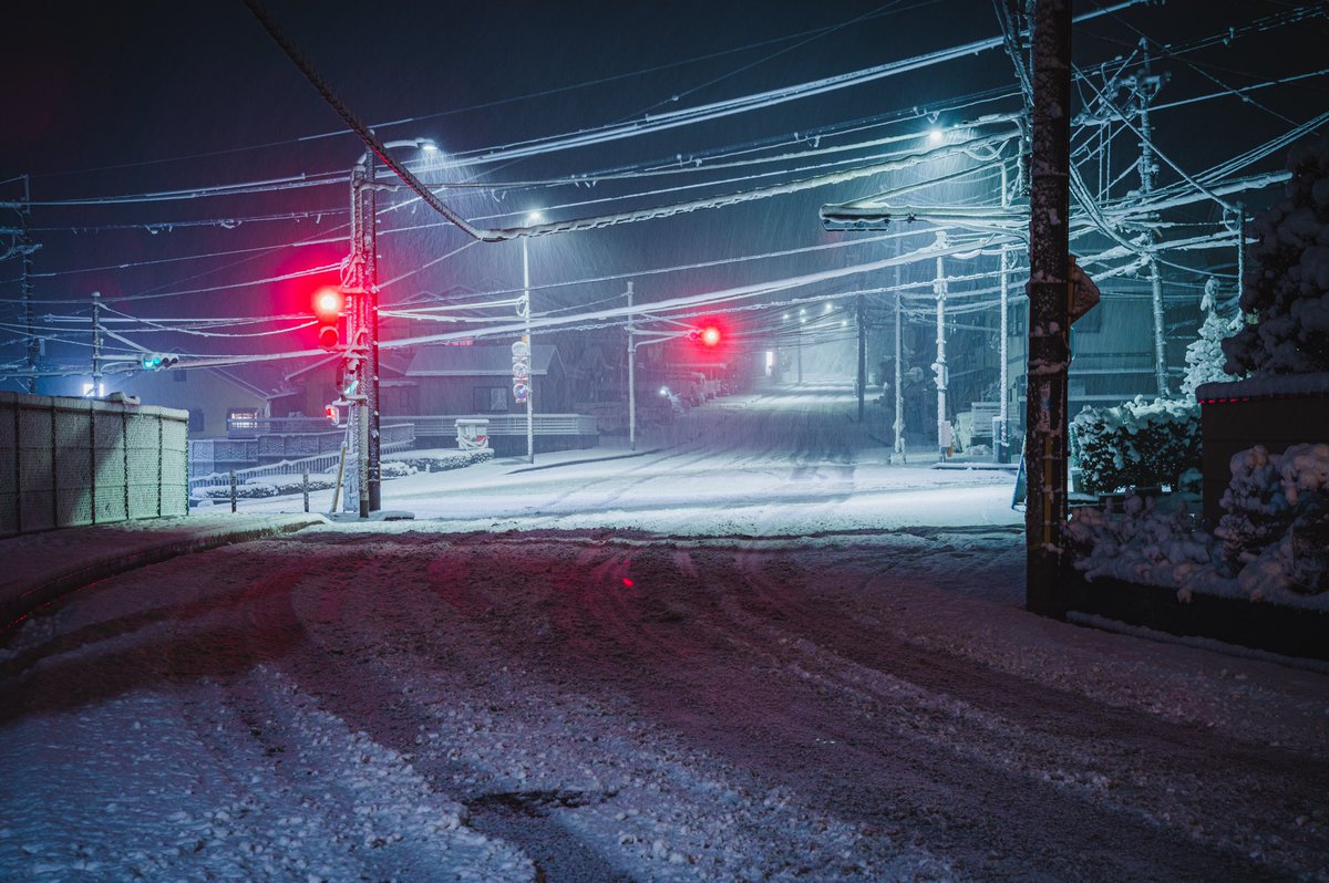 Iori Takano 雪降る夜の道路の不気味感がやばい Iori Takano 雪降る夜の道路の不気味感がやばい