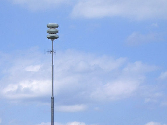 Hoorde je de sirene vandaag bij jou in de buurt tijdens de maandelijkse test niet? Meld dit dan via het formulier op de website van Brandweer Nederland. Geef hierbij duidelijk aan in welke straat en op welk huisnummer je was en of je binnen of buiten was. brandweer.nl/sirene-niet-ge…