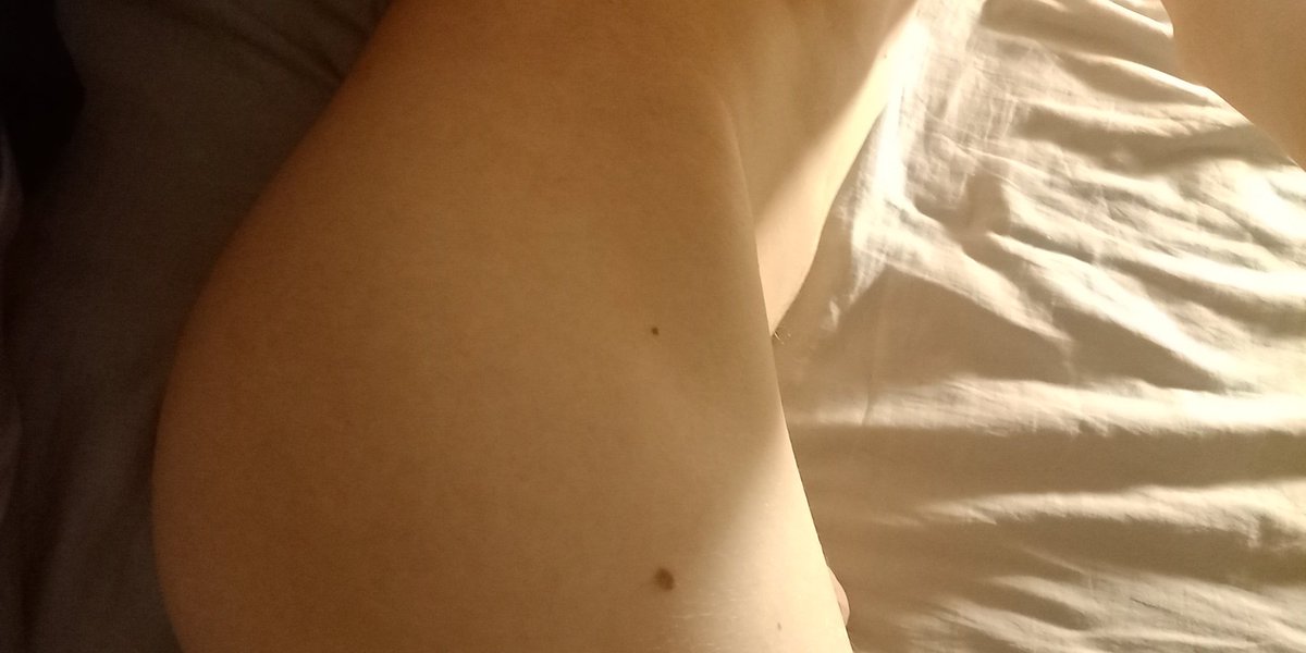 gassyboy5's tweet photo. Should i post an ass pic? If i do please no hate https://t.co/gpn9OcNHHi