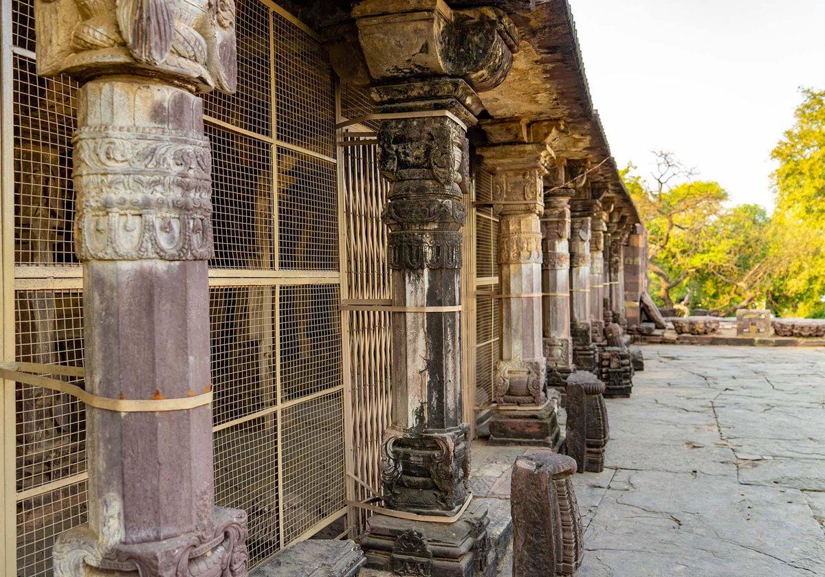 They destroyed temples THEN & are doing NOW! Generations have passed but the story of temple destruction remains the same!A brief history of one such grand temple, Bija Mandal, located in Vidisha, Madhya Pradesh, that brutally exposes the "Pseudo Secularism" of India...1/n