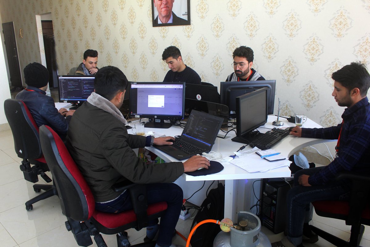 AnarStore's tweet photo. با تمام سختی ها و چالش های سال ۲۰۲۰ دستاورد های بزرگی را رقم زده ایم. تیم ما هر روز بزرگتر و حرفه ای تر میشود.

#anarstore #onlineshopping #innovation #delivery
#Order #freedelivery #bigchangeinafghanistan
#shopping #selling https://t.co/TzGUrZCkXT