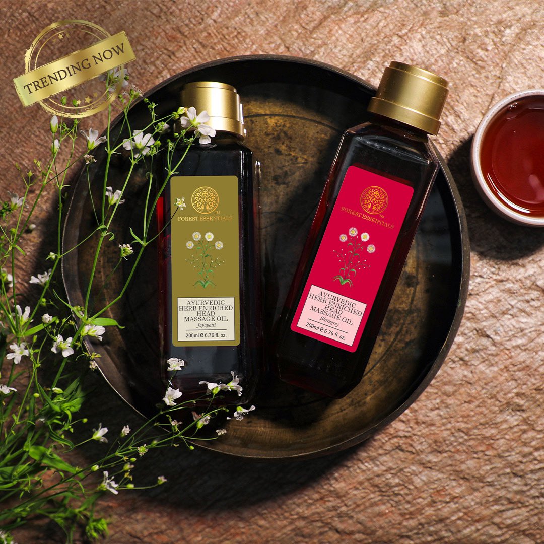 ForestEssential's tweet image. Decode the secret to nourishing your hair with the Ayurvedic Herb Enriched Head Massage Oils, inspired by the painstaking #HairCare rituals of the #Devadasis. These women prepared elaborate bath rituals and often found comfort in preparing self-formulated hair tonics. Oiling...