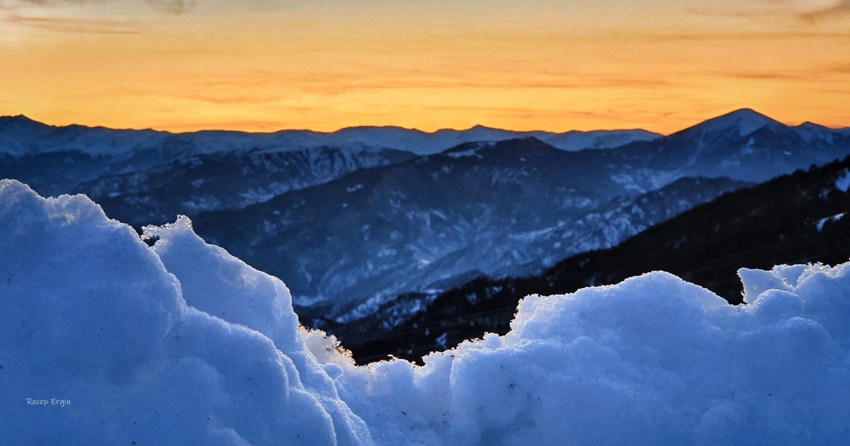 #Gümüşhane'nin #Torul ilçesi sınırlarında yer alan #Zigana dağında #günbatımı 

#samsung #s10plus #manzara #günbatımı #doğa #doğafotoğrafları  #kar #kış #tipi #güneş