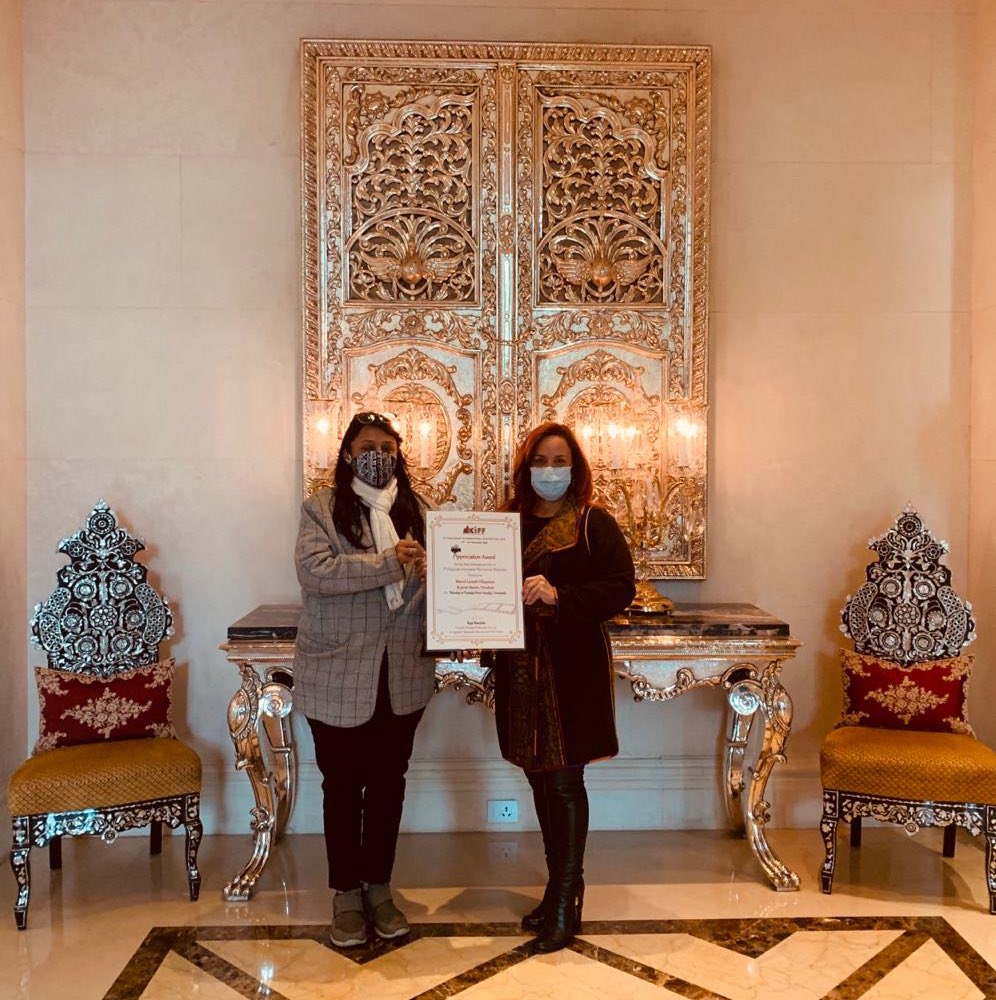 Embaveindia_ve's tweet photo. 🇻🇪Embajadora Coromoto Godoy: Hoy tuve el inmenso honor de recibir, en nombre del equipo de “Lunes o martes, nunca domingo” el premio a la mejor película extranjera del 🎞Festival Internacional de Cine #Khajuraho en 🇮🇳India. Somos Venezuela, somos de verdad #CuídateDelCovid19 https://t.co/b0fYJ6A6N6