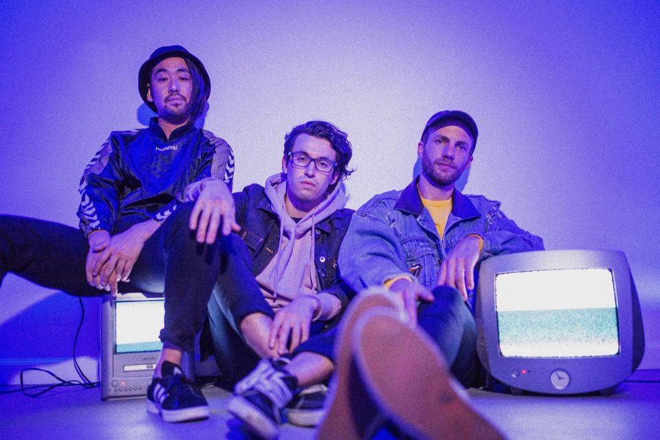 EQMusicBlog's tweet photo. A song about unity. An anthem for what's to come. Multi-continental indie-pop band The @NightLightsofcl  have got our backs with "Revolution."

https://t.co/I8pmwpBhO1 https://t.co/xq3rYZPmFs