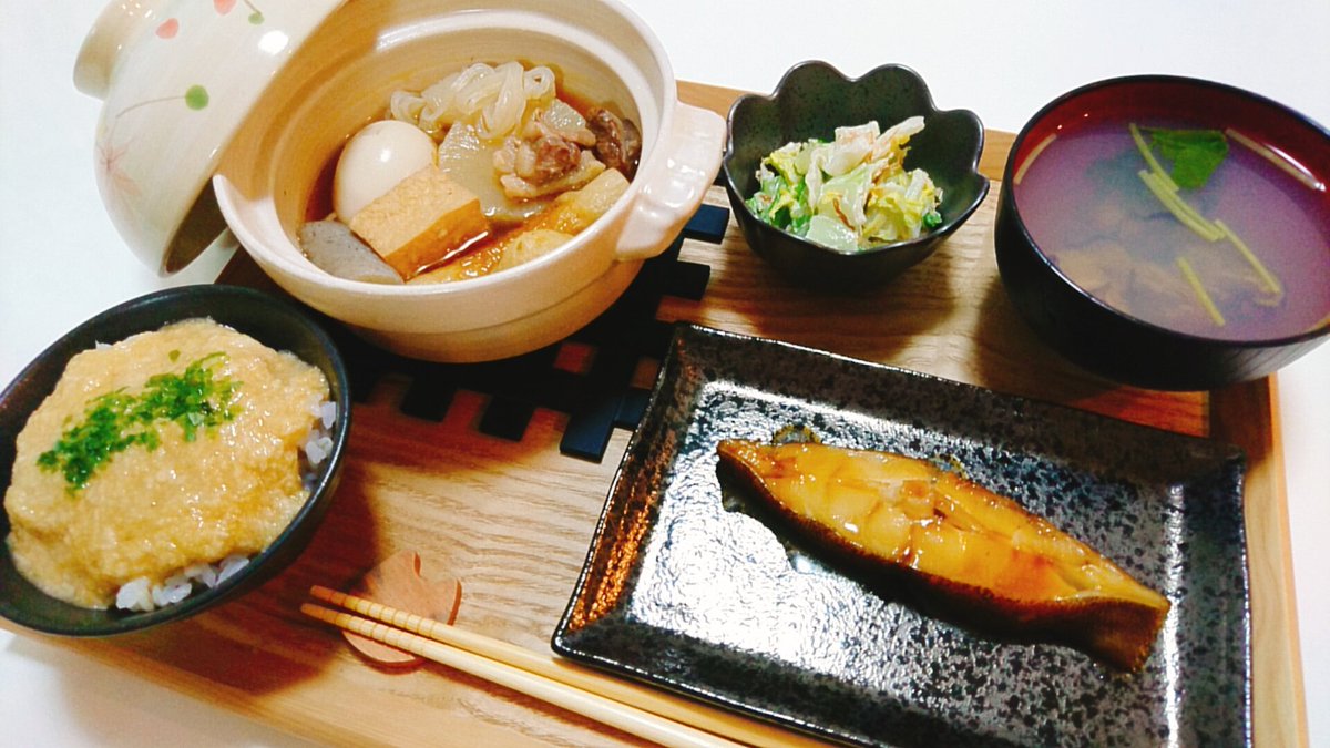 潤子 料理垢 正月に色々食べ過ぎて胃が重たい 今日はあっさり系で とろろご飯 おでん カレイの煮付け 牡蠣のお吸い物 白菜サラダ 料理好きな人と繋がりたい 料理好きさんと繋がりたい 料理垢 献立 晩ごはん