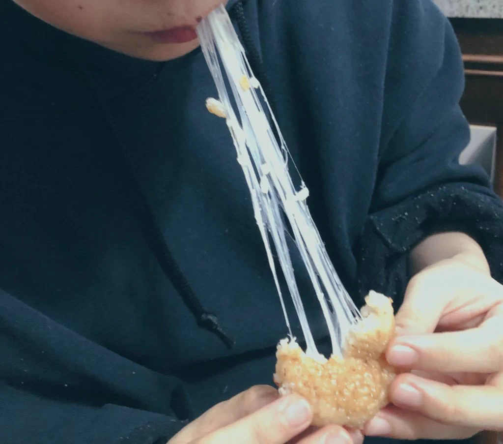 モッチモチ焼きおにぎりにのび〜るモッチモチ焼きおにぎり。おもちレシピがおいしそう。