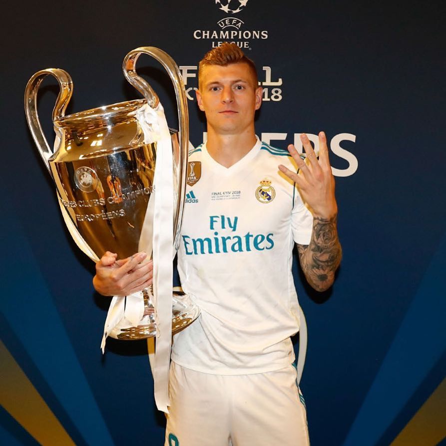 Happy birthday to one of the best midfielders in the world, Toni Kroos! 

Happy birthday!3  1   