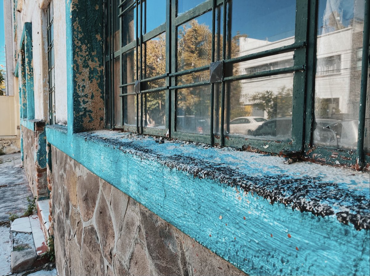 Me gusta mucho ver los materiales expuestos y transformados por el tiempo. Acá en Chapultepec hay varios edificios que se diseñaron de tal forma que sus fachadas no requieran pintura o remodelación ¿Los conocen?