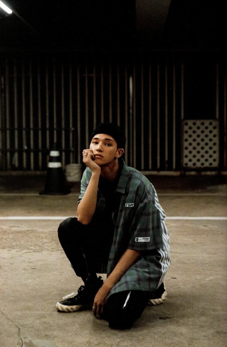 *Sneaking out a lot to an empty studio. Forgets everything the moment music starts playing. Immerses himself in dancing. All the feeling flowing out through dancing. Has a crush on ɓuɐsoǝ⅄. Loves him more than anything in the world. Would exchange his life for this boy*(2/2)