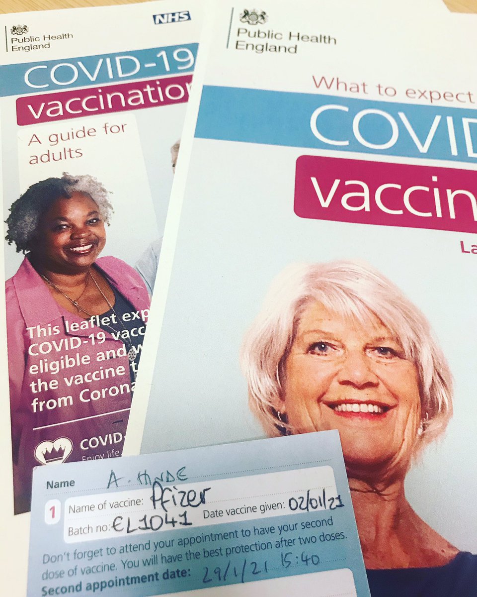 💉 A momentous occasion for most healthcare workers throughout the pandemic. 💪🏽💙 I feel very proud to be doing my part of delivering the vaccination programme too, in the fight against COVID-19. 🦠 #NHS #mft