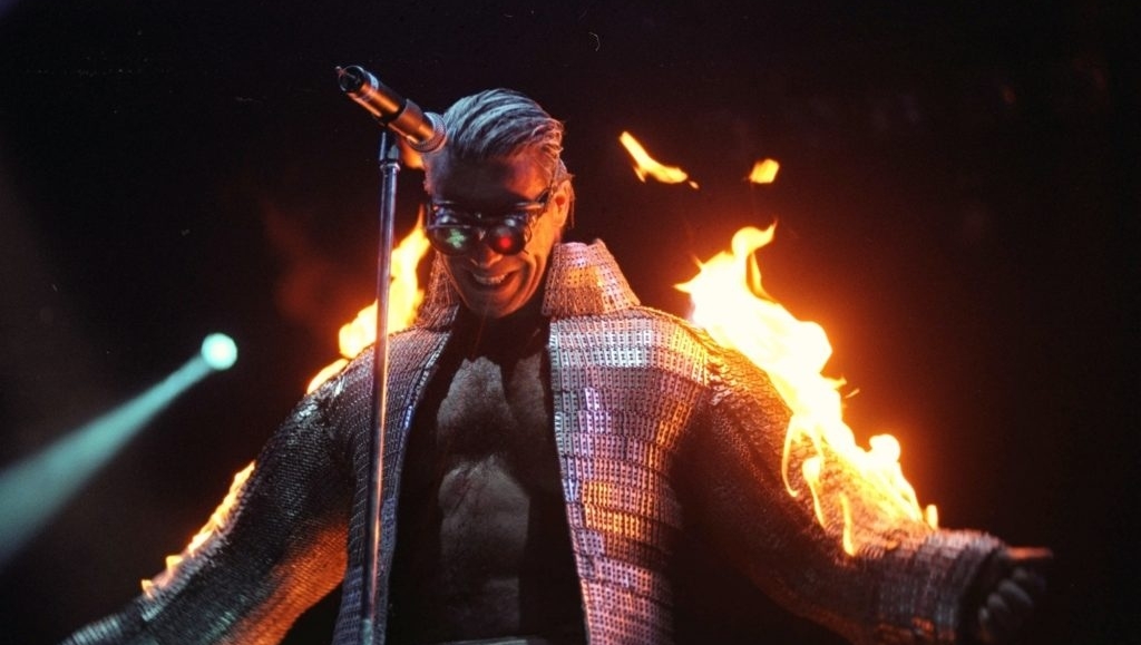 Happy birthday, Till Lindemann! What\s your favorite Rammstein song? 