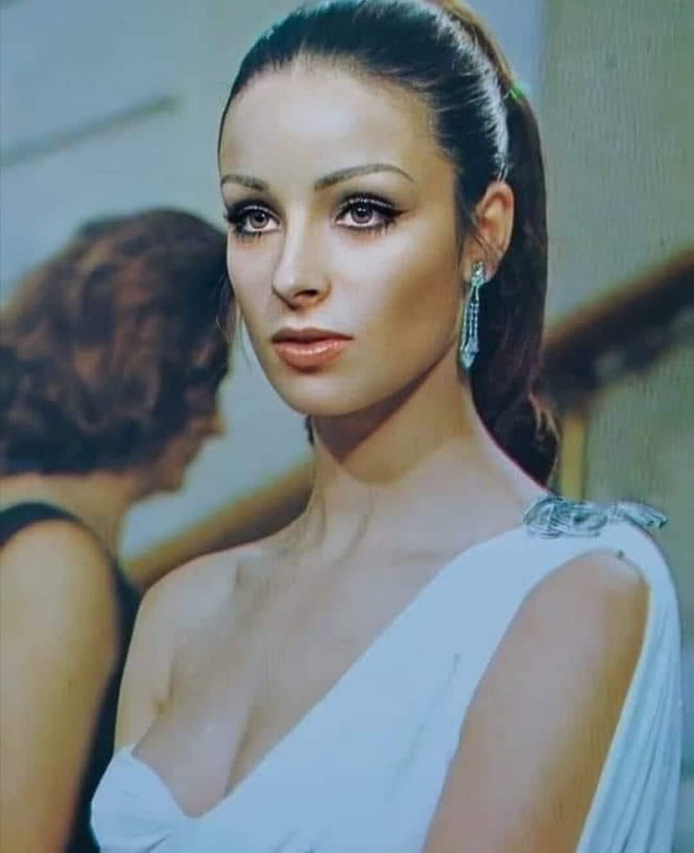 She's considered as one of the most beautiful Miss Universe winners! 

The late Miss Universe 1974 Amparo Muñoz of Spain 🇪🇸👑

#TIARAholics #AmparoMuñoz #Spain #MissUniverse #MissUniverse1974 #MissUniverseSpain #Beauty #SpanishBeauty