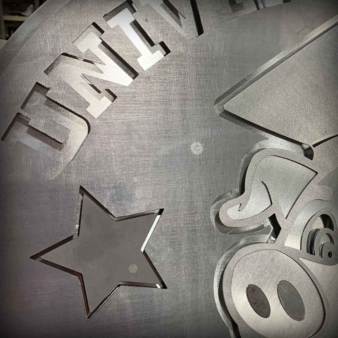 AlabamaMetalArt's tweet image. A sign in the making.  A look behind the scenes at @UniversityofQue's custom metal sign.  To match the logo, a total of five powder coat colors will be applied to the individual pieces.  #customsigns  #bbq #killenalabama #theshoals
