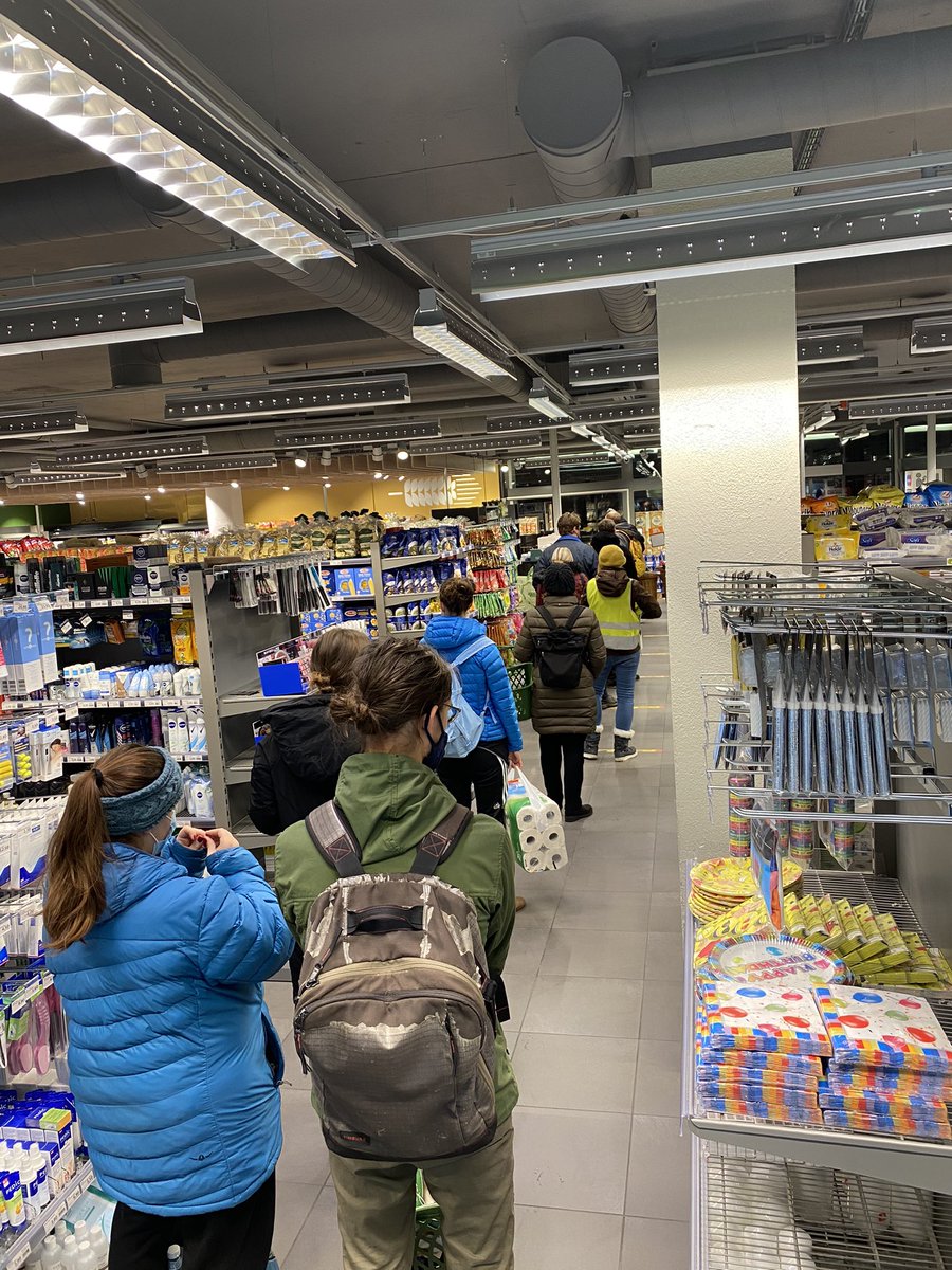 Eigenverantwortlich einkaufen bei <a href="/migros/">Migros</a>. Und keine Sau kümmert’s. Super! #SwissCovidFail