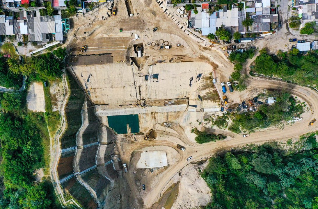 RomeoHerrera1's tweet photo. ¡Llevamos un 90% de avance!

Estamos construyendo obras de protección para salvaguardar la vida y el patrimonio de las familias en la Residencial Santa Lucía.

SIGUE... https://t.co/CN3q8irNkA