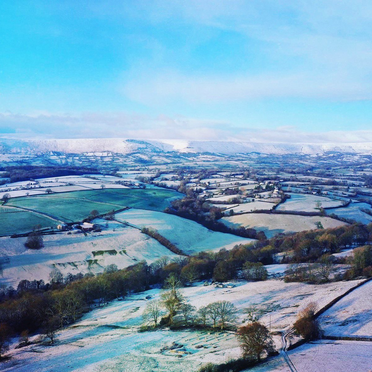 Hi guys. Thought we’d add our wintery picture that we took last week. The black mountains are so beautiful in white.  #HerefordHour