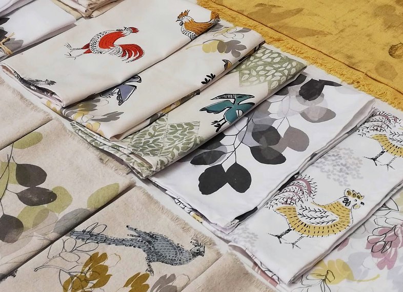 PrintingHand's tweet photo. Have you been to Bokmakiri Book store? @bokmakiribooks 
The Hand Printing Studio and a few other artists are here showcasing our work. We have some new tea towels, napkins, cushions and eco-printed scarves on display. 

#thehandprintingstudio #handprinting #silkscreen #ecoprints https://t.co/QZTfgMrCVf