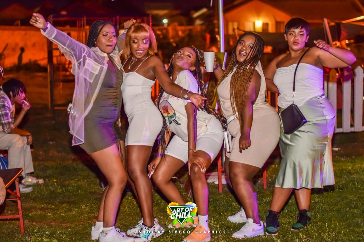 artofchillsa's tweet photo. Happy New Year To All. Hopefully When Things Ease Up During The Year, We Will Come Back Bigger And Better. Y'all Stay Chilled And Be Safe  🌻🌍🍃

#MondayMotivation #NewYear2021 https://t.co/TVhHQHTcYw