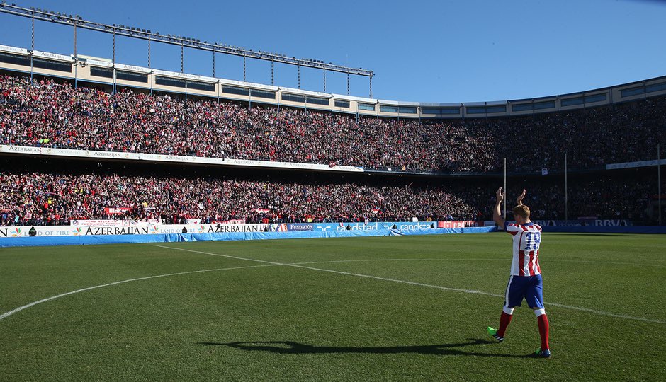 Torres's tweet photo. El que elige el @Atleti elige sentir. 6 años de nuestro reencuentro... aunque nunca me fui. Feliz año a toda la familia atlética.  🔴⚪️🔴 https://t.co/1fcFIlZ8U0