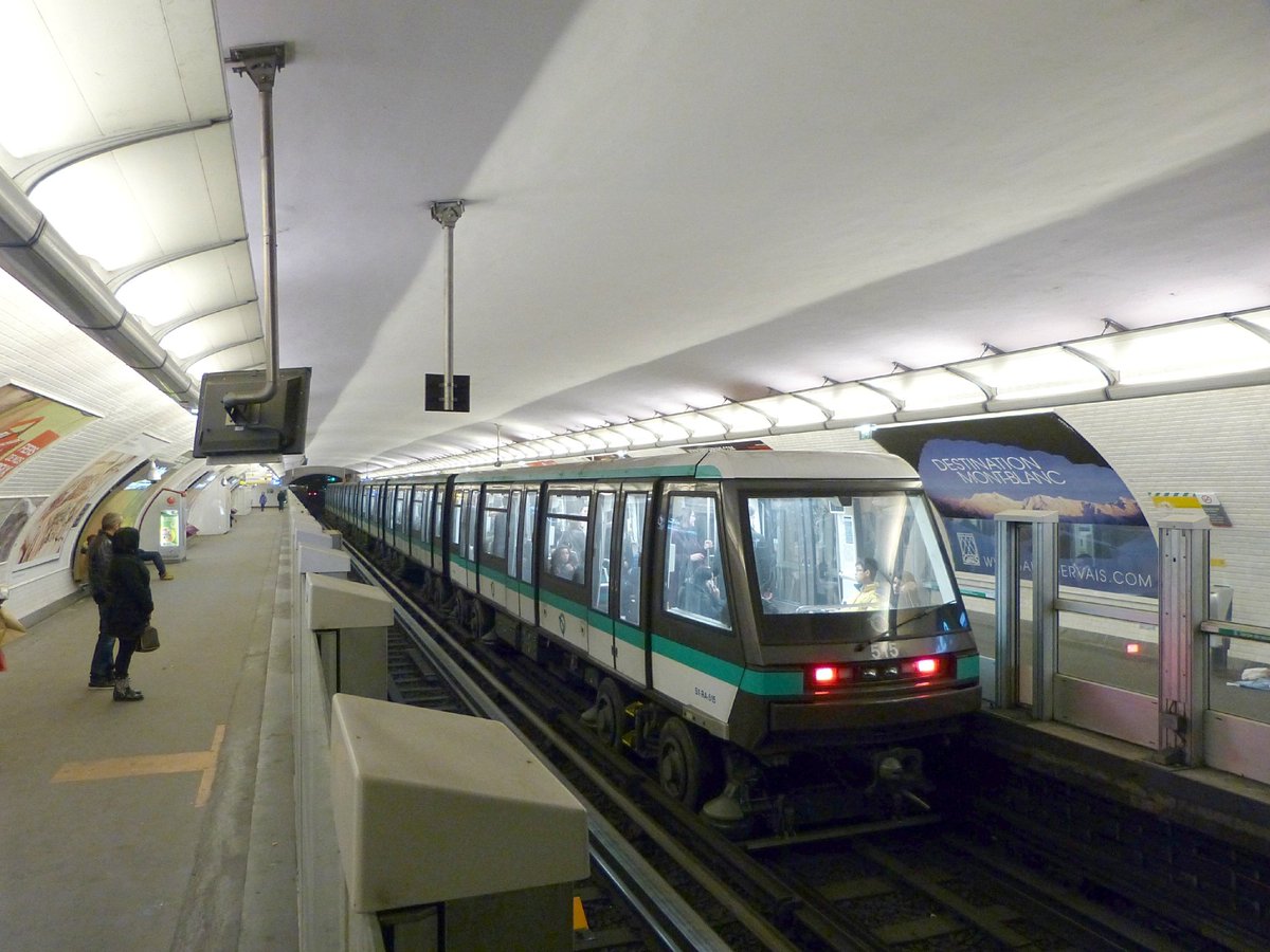 Salut,aujourd'hui, je vais vous parler du métro sur pneu, de comment c'est né, et du réseau pneu parisien, de son histoire, et de son futur.Au programme, des prototypes, le métro automatique, et le métro du futur 