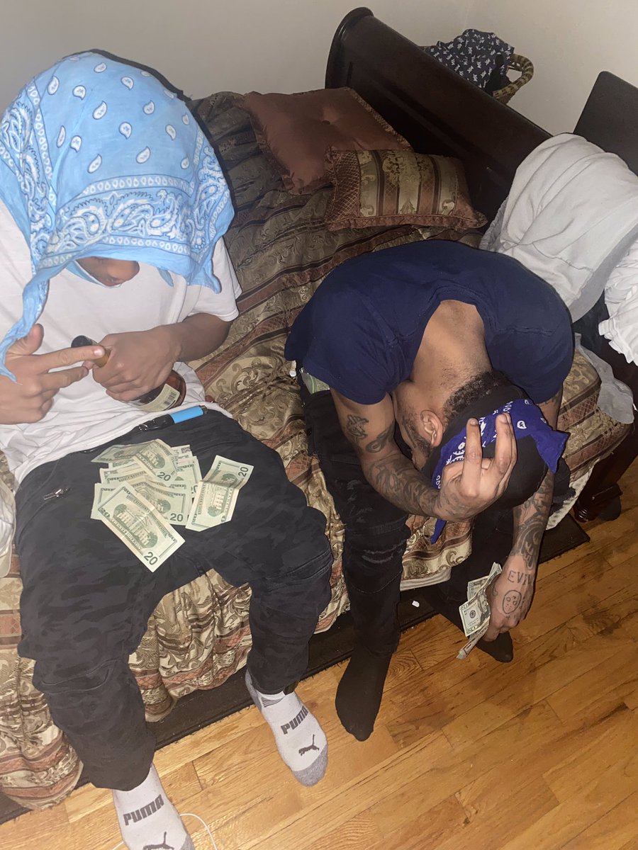 glitch400's tweet photo. They dont wanna see glitchy w glitchy go spin a few bloccs an den hang outta tinted whip🤫💙💯 https://t.co/l2uOsJOS7C